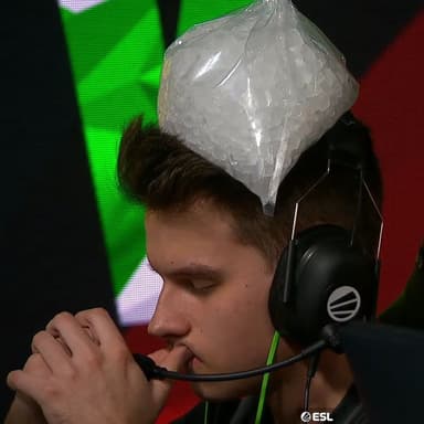 frozen_- FACEIT profile